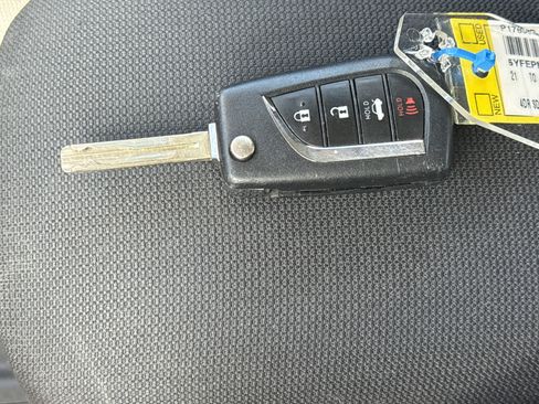 Used 2021 Toyota Corolla LE image 34