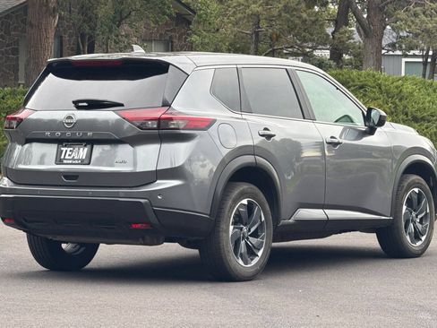 Used 2025 Nissan Rogue SV AWD/4WD image 4