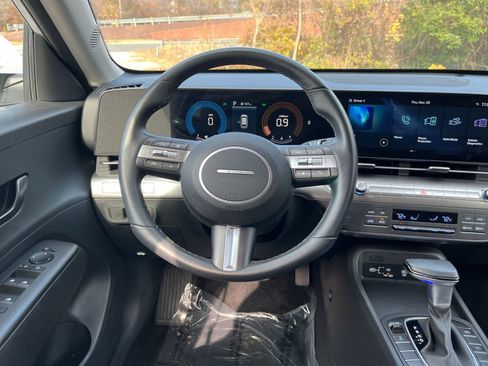 Used 2025 Hyundai Kona SEL image 29