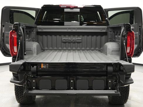Used 2025 GMC Sierra 1500 AT4 w/ AT4 Premium Package AWD/4WD image 17