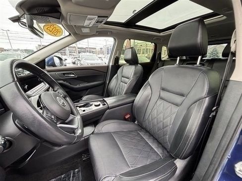 Used 2023 Nissan Rogue Platinum image 16