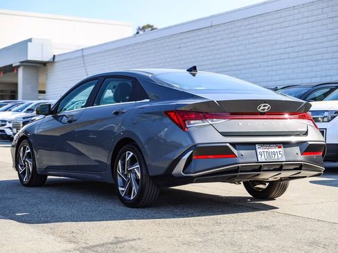 Certified 2024 Hyundai Elantra Limited FWD image 4