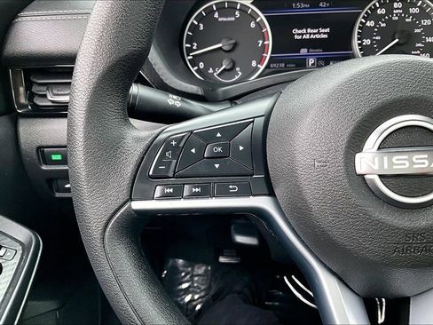 Used 2024 Nissan Sentra SV FWD image 17