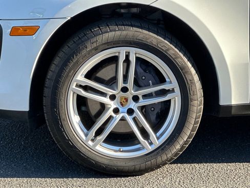 Used 2024 Porsche Macan image 32