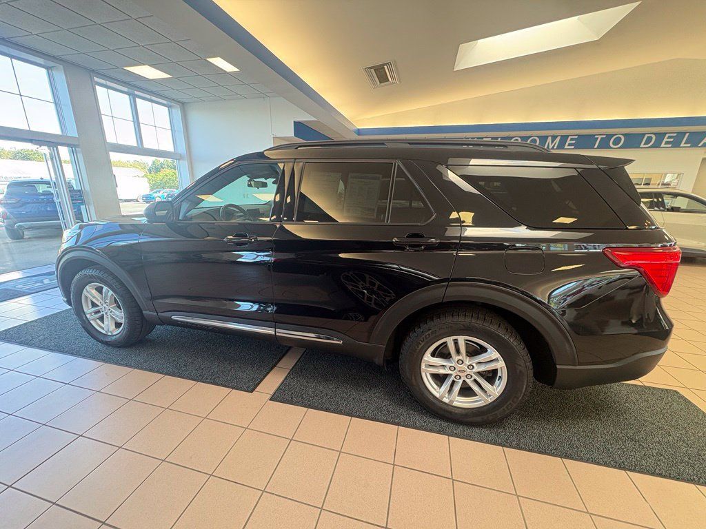 Used 2020 Ford Explorer XLT w/ Equipment Group 202A AWD/4WD image 2