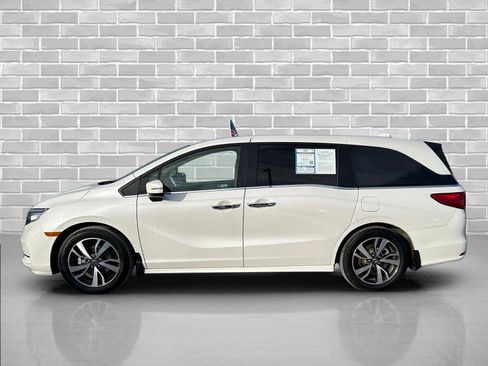 Used 2023 Honda Odyssey Touring image 2