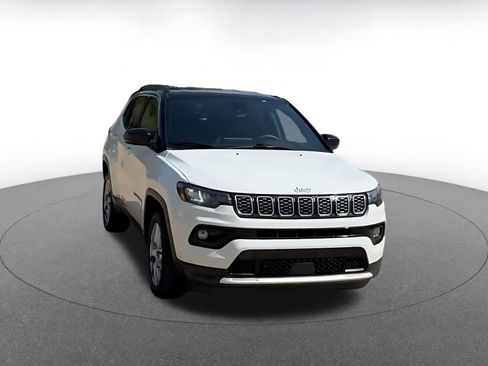 Used 2025 Jeep Compass Limited AWD/4WD image 3