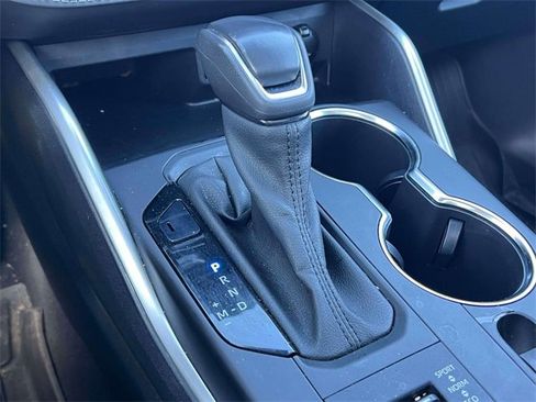 Used 2022 Toyota Highlander XLE image 26