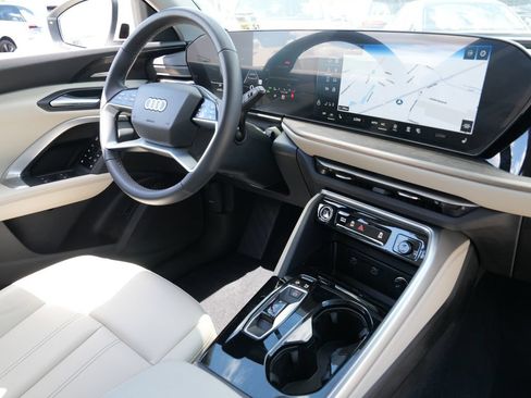 Used 2025 Audi Q5 Premium Plus w/ Premium Plus AWD/4WD image 18