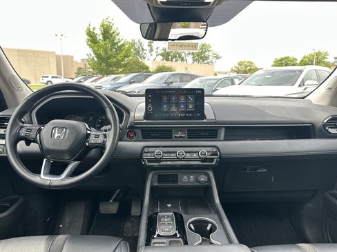 Used 2023 Honda Pilot Touring image 18
