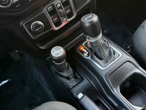 Used 2020 Jeep Wrangler Unlimited Sahara image 25