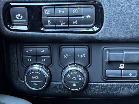 New 2026 GMC Yukon AT4 w/ AT4 Premium Plus Package AWD/4WD image 34