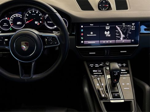 Used 2022 Porsche Cayenne image 16