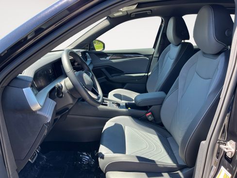 Certified 2025 Volkswagen Tiguan SE R-Line AWD/4WD image 11