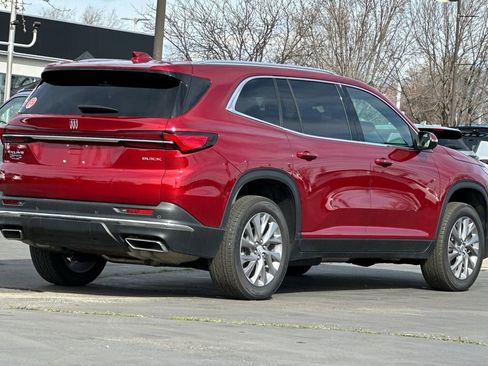 Used 2025 Buick Enclave Preferred image 4