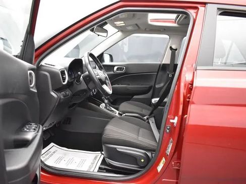 Used 2025 Hyundai Venue SEL FWD image 14