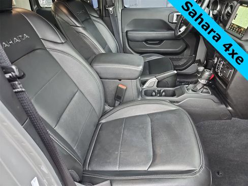 Used 2022 Jeep Wrangler Unlimited Sahara w/ Cold Weather Group image 18