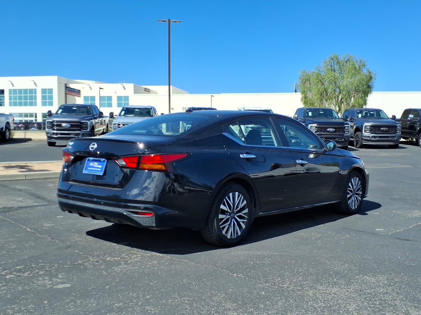 Used 2025 Nissan Altima 2.5 SV FWD image 5