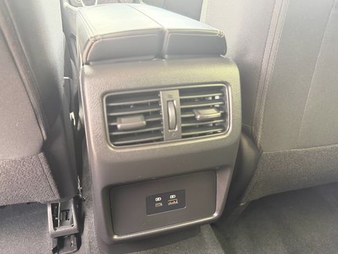 Used 2023 Nissan Rogue SV FWD image 12