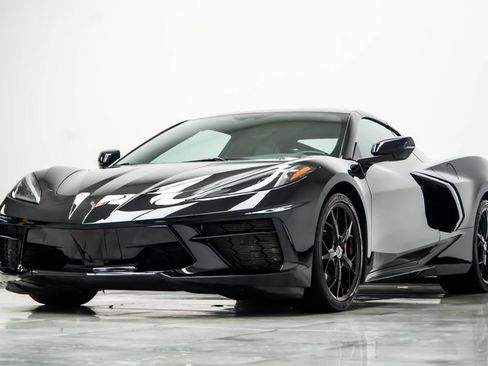 Used 2022 Chevrolet Corvette Stingray Coupe w/ 1LT RWD image 11