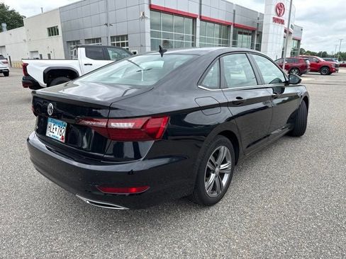 Used 2021 Volkswagen Jetta R-Line w/ R-Line Cold Weather Package FWD image 4