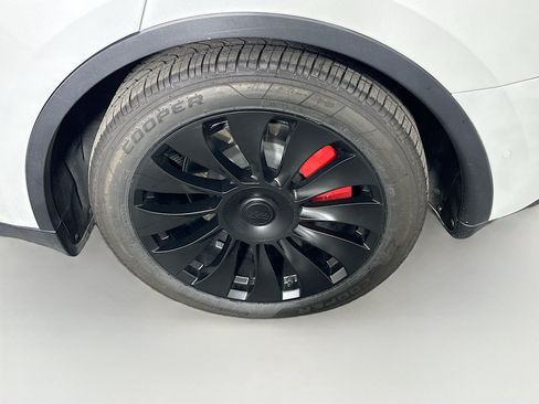 Used 2022 Tesla Model Y Performance AWD/4WD image 11