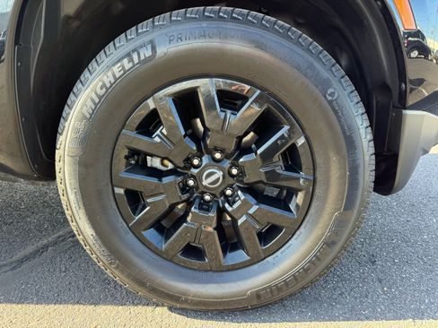 Used 2023 Nissan Frontier SV image 11