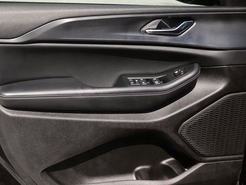 Used 2024 Jeep Grand Cherokee Altitude image 7