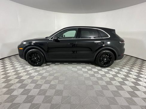 Used 2024 Porsche Cayenne image 2