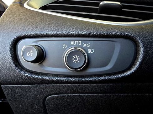 Used 2022 Chevrolet Malibu LT FWD image 15