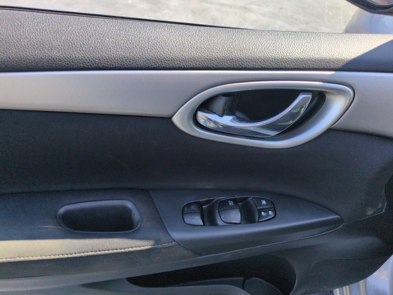 Used 2015 Nissan Sentra SV FWD image 12