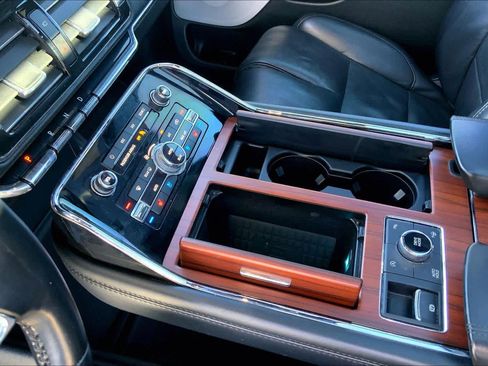 Used 2021 Lincoln Navigator Reserve w/ Luxury Package image 17