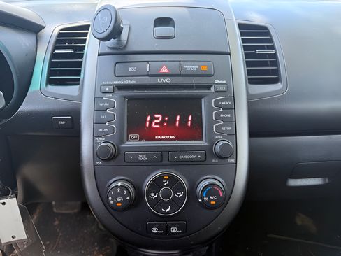Used 2012 Kia Soul + w/ Audio Pkg FWD image 26