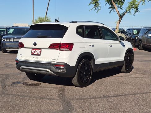 Used 2024 Volkswagen Taos SE w/ Panoramic Sunroof Package AWD/4WD image 5