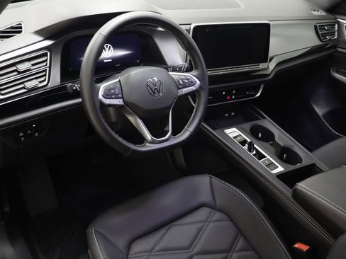 Used 2025 Volkswagen Atlas Cross Sport SE AWD/4WD image 6