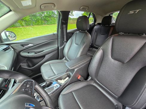 Used 2024 Buick Encore GX Sport Touring FWD image 12