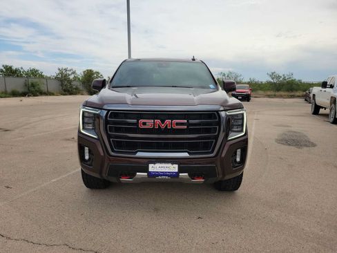 Used 2023 GMC Yukon AT4 w/ Technology Package AWD/4WD image 3