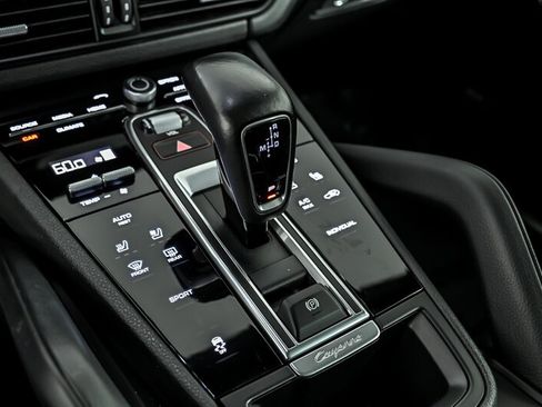 Used 2020 Porsche Cayenne AWD/4WD image 30