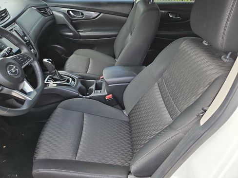 Used 2018 Nissan Rogue SV image 10