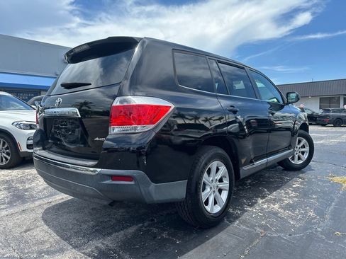 Used 2011 Toyota Highlander 4WD w/ Tow Pkg image 2