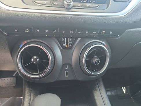 Used 2021 Chevrolet Blazer LT FWD image 25