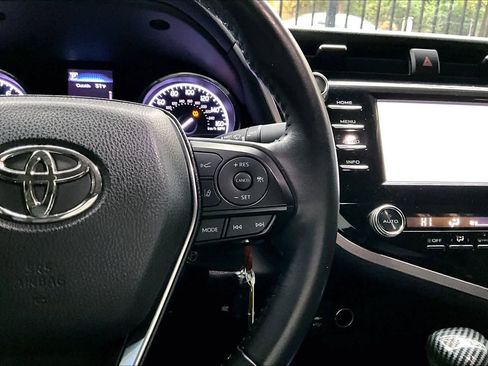 Used 2018 Toyota Camry SE image 24
