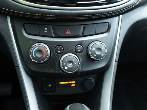 Used 2021 Chevrolet Trax LS w/ Tint and Cruise Package FWD image 19