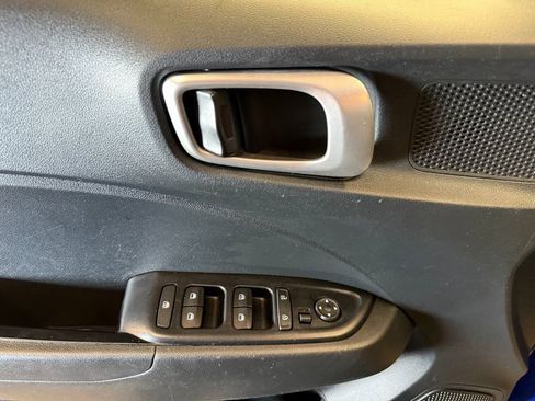 Used 2023 Hyundai Venue FWD image 19