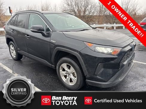 Used 2021 Toyota RAV4 LE image 1