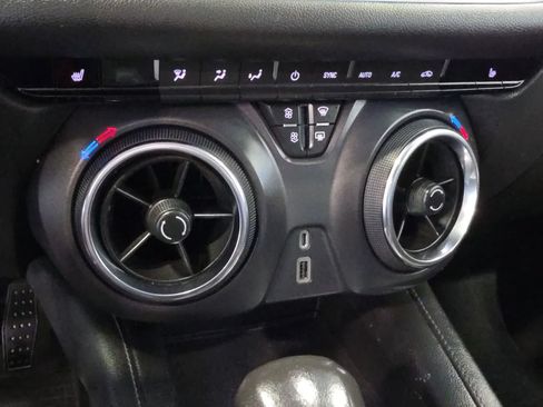 Used 2019 Chevrolet Blazer LT FWD image 26