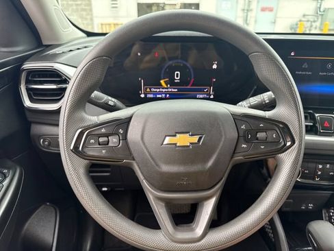 Used 2025 Chevrolet TrailBlazer LT AWD/4WD image 11