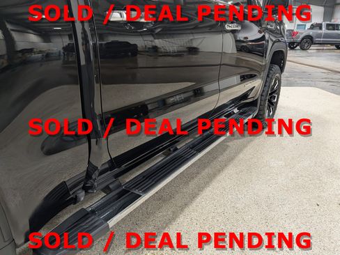 Used 2024 GMC Sierra 1500 SLT w/ SLT Premium Package AWD/4WD image 11