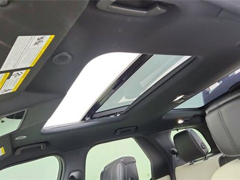 Used 2024 Land Rover Discovery Dynamic SE image 60