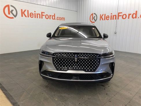 Used 2024 Lincoln Nautilus Premier w/ Equipment Group 102A image 2